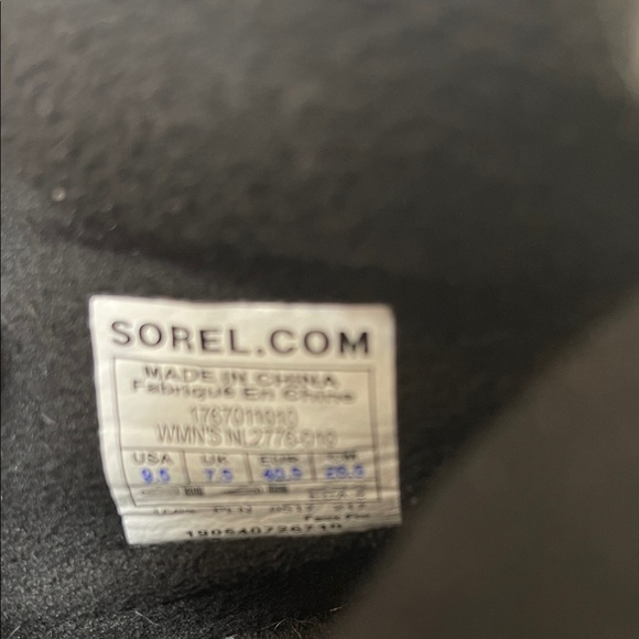 Sorel Women's Black and White Winter Boots EUC - worn a few times - Picture 3 of 7